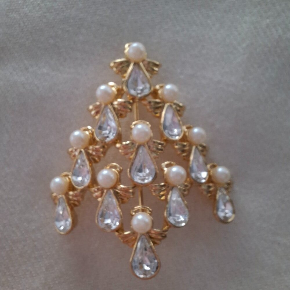 Vintage NWT NIB Avon angel tree pin